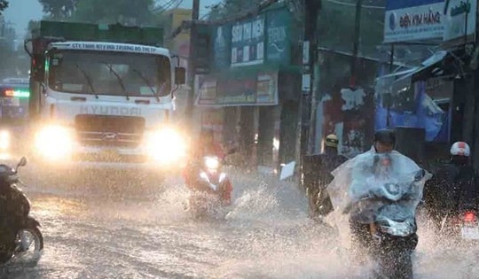 Miền Bắc có không khí lạnh gây mưa dông dài ngày