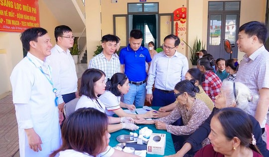 Hàng trăm người dân Hà Tĩnh được khám, sàng lọc bệnh miễn phí