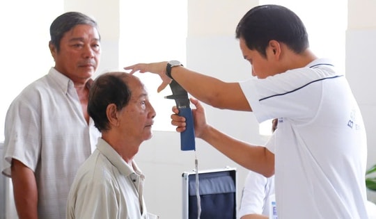Ngày Sức khỏe toàn dân: 100 bệnh nhân khó khăn ở TPHCM được mổ mắt miễn phí