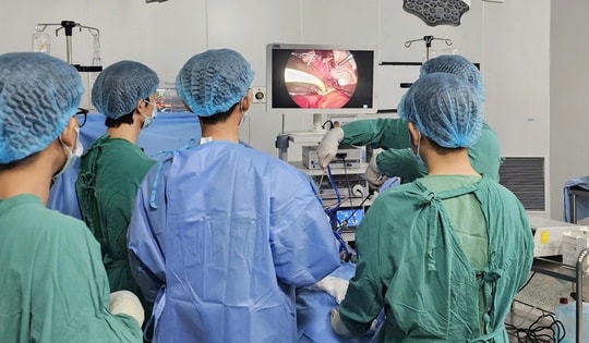 Nội soi cắt ung thư gan nặng 400g ở bệnh nhân viêm gan B