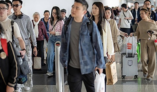 Vé máy bay dịp lễ 30/4: Đường bay du lịch 'cháy vé', giá tiếp tục leo thang
