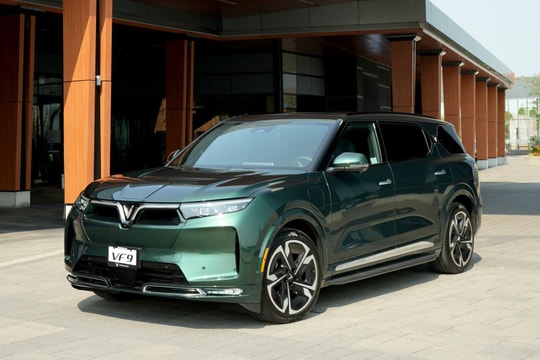 Chủ xe doanh nhân nói về VinFast VF 9: Lái nhàn và thư giãn hơn