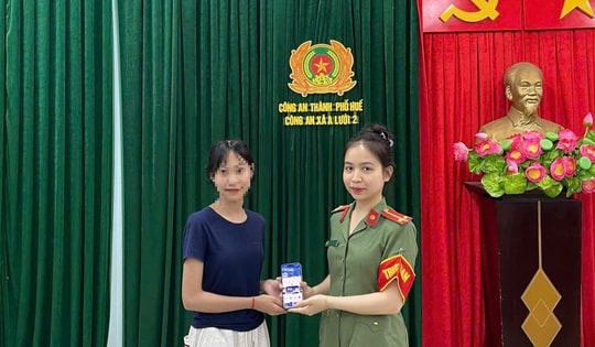 Bất ngờ nhận số tiền lớn trong tài khoản, cô gái trẻ ở Huế trình báo công an
