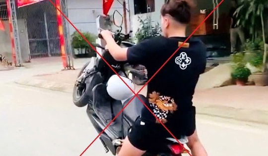 Trình diễn 'bốc đầu' xe máy điện giữa phố, nam thanh niên bị tạm giữ phương tiện