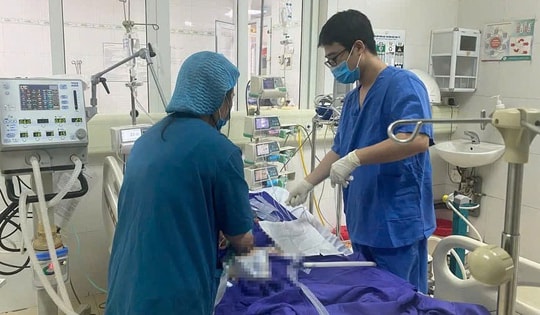 Cấp cứu xuyên tuyến, cứu sống bé trai 10 tuổi ngừng tim do đuối nước