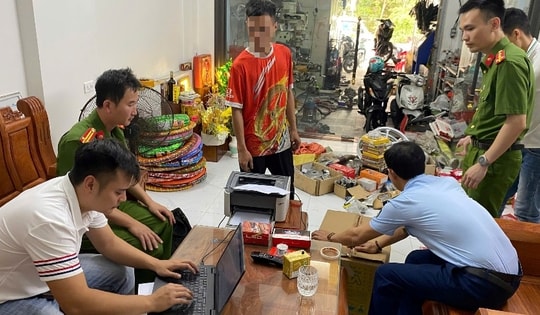 Chủ cửa hàng sửa chữa xe máy làm Tiktok hướng dẫn 'độ chế' phương tiện