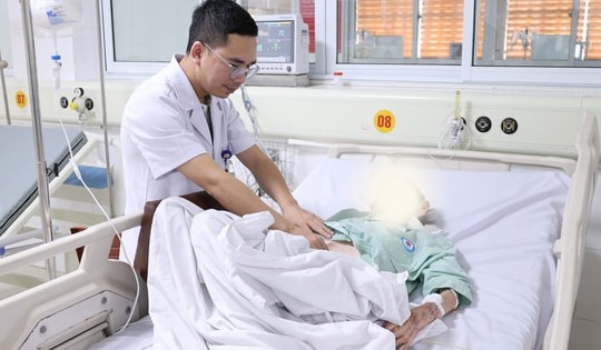 Cứu cụ bà 100 tuổi bị tắc ruột do dây chằng