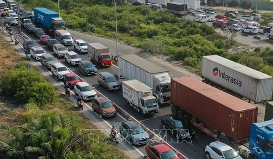 TP. Hồ Chí Minh: Các cửa ngõ ùn ứ nhẹ trong ngày đầu nghỉ Lễ Giỗ Tổ Hùng Vương