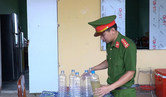 Ngăn chặn trào lưu sử dụng nước 'nậm thoong' của thanh niên xã biên giới Quảng Trị