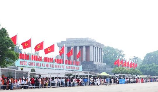 Hà Nội phân luồng, bố trí bãi xe quanh Lăng Bác, người dân đi lại, gửi xe thế nào?