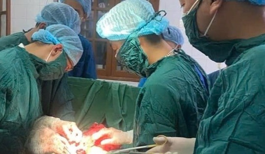 Cấp cứu kịp thời ca chửa ngoài tử cung vỡ