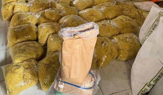 Triệt phá cơ sở sản xuất hơn 2.800 tấn mì tươi sử dụng hàn the và thủy tinh lỏng