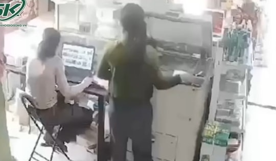 Clip gã đàn ông 'trần như nhộng' xông vào tiệm tạp hóa, đánh dã man 1 cô giáo