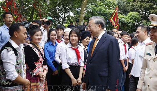 Tổng Bí thư, Chủ tịch nước Tô Lâm gặp gỡ, nói chuyện với bà con nhân dân tại Đền Hùng