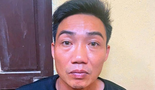 Gã đàn ông chém chết bạn gái rồi uống thuốc khử khuẩn tự tử