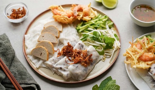 Ăn bánh cuốn buổi sáng, nhẹ bụng hay dễ tăng cân?
