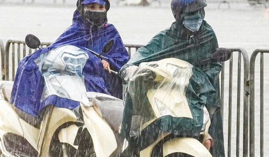 Miền Bắc mưa dông, cảnh báo lốc sét do không khí lạnh