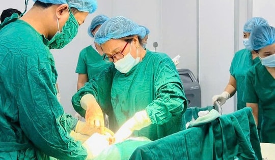 'Báo động đỏ' cứu mẹ con sản phụ rau bong non