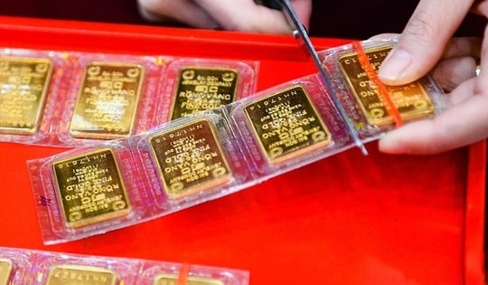 Chốt giá vàng hôm nay ngày 28/4 đồng loạt giảm cực mạnh