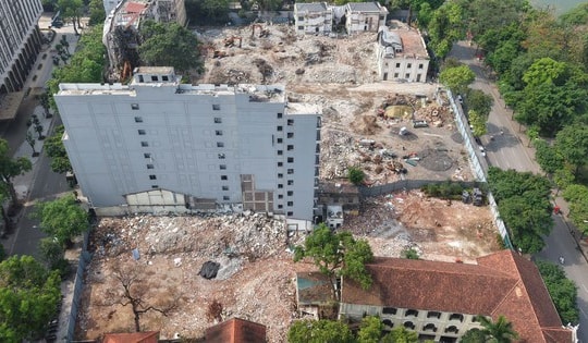 Mặt bằng công viên 2,4 ha ven hồ Hoàn Kiếm dần lộ diện sau 5 tháng giải phóng mặt bằng