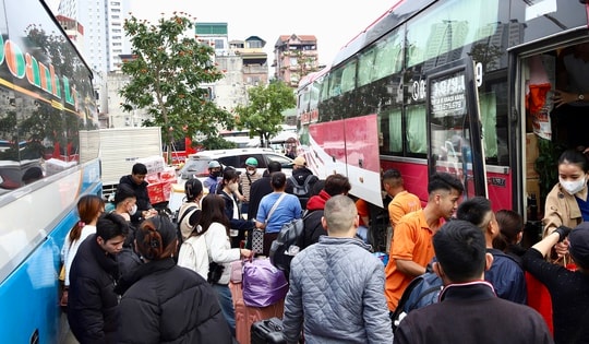 Nhiều tuyến xe khách đường dài 'cháy vé' dịp 30/4 - 1/5
