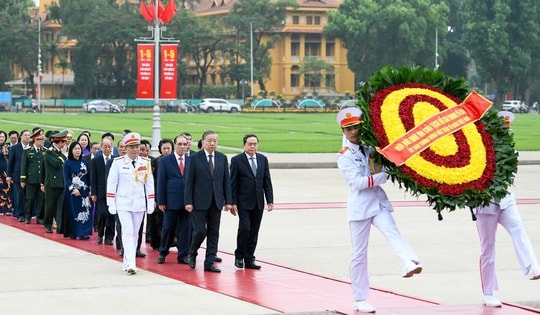 Lãnh đạo Đảng, Nhà nước viếng Chủ tịch Hồ Chí Minh và tưởng niệm các Anh hùng liệt sĩ