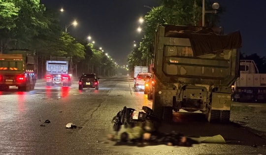 Hà Nội: Tai nạn lúc mưa dông, 2 người tử vong tại chỗ