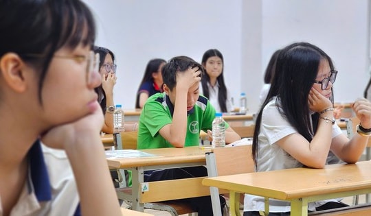 Tỷ lệ chọi lớp 10 Hà Nội vẫn khốc liệt dù 22.000 sĩ tử rời 'đường đua' vào trường công