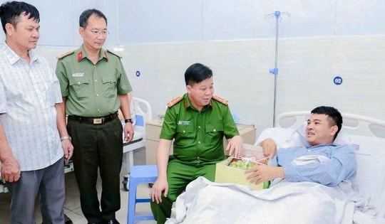 Hai cán bộ, chiến sĩ Công an Hải Phòng bị thương khi đang làm nhiệm vụ