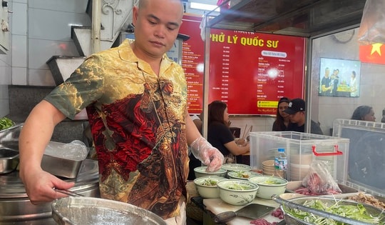Chủ quán phở kể lại 2 giờ chuẩn bị, hồi hộp đón Tổng thống Hàn Quốc và phu nhân