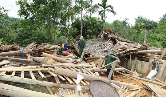 Lốc cuốn sập nhà sàn, một học sinh lớp 7 tử vong