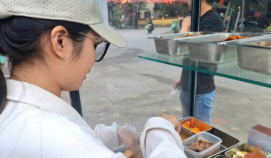 Đề xuất phạt tới 4 triệu đồng nếu để móng tay dài khi bán đồ ăn: Người bán lo lắng, người dân ủng hộ
