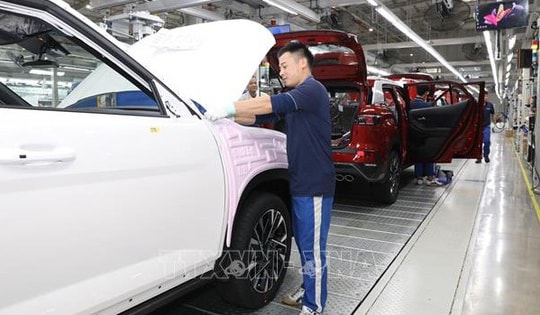 Cung vượt cầu - thị trường ô tô giảm giá kỷ lục