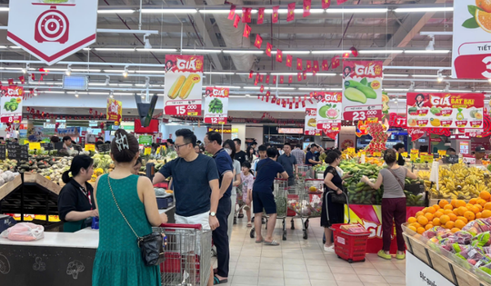 Trung tâm thương mại, siêu thị nhộn nhịp khách dịp nghỉ lễ 30/4-1/5