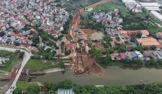Cận cảnh kênh dẫn nước 7,7 km từ sông Hồng ‘hồi sinh’ sông Tô Lịch