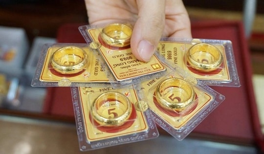 Chốt giá vàng hôm nay ngày 1/5 đột ngột giảm cực mạnh