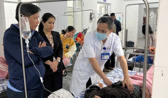 Hàng chục người nhập viện nghi ngộ độc sau ăn bánh mì