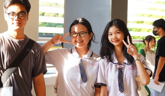 Học sinh TP Hồ Chí Minh được hỗ trợ cấp căn cước trong dịp cao điểm