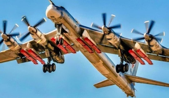 Oanh tạc cơ hạt nhân Tu-95 Nga bị tiêm kích NATO áp sát khi bay qua biển Na Uy