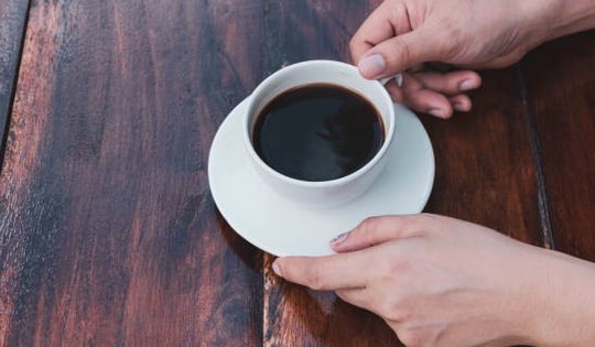 Thời điểm an toàn để uống cà phê buổi chiều không lo mất ngủ