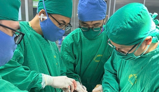 Cánh tay đứt lìa ‘hồi sinh’ sau 6 giờ nghẹt thở trên bàn mổ