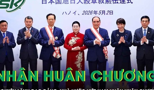 Nguyên Tổng Bí thư Nông Đức Mạnh và nguyên Thủ tướng Nguyễn Tấn Dũng nhận Huân chương Mặt trời mọc