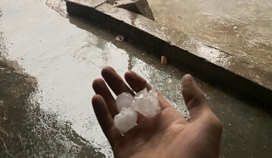 Mưa đá kèm dông lốc gây thiệt hại tại nhiều xã miền núi Nghệ An
