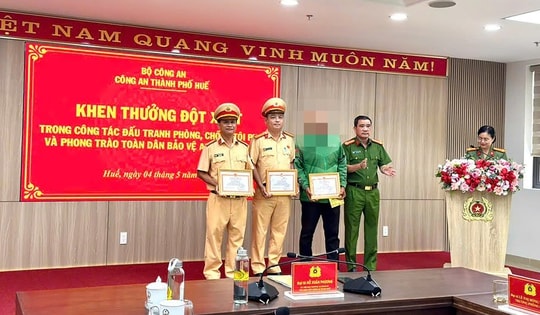 Tài xế xe ôm công nghệ cùng CSGT tóm gọn kẻ trộm tài sản ở công viên