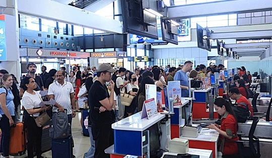 Hàng không phục vụ 1,68 triệu khách dịp lễ, khách quốc tế tăng, nội địa giảm
