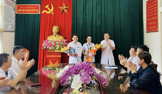 Khen thưởng bác sĩ cứu sống cháu bé ngừng tim tại biển Quỳnh - Nghệ An