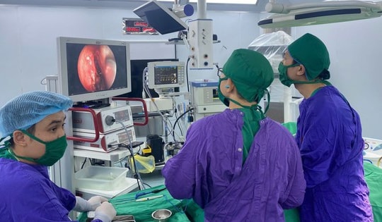 Vá rò dịch não tủy qua đường mũi, cứu 2 bệnh nhân trẻ