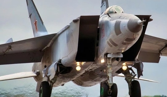 Tiêm kích MiG-25 Foxbat có gì đặc biệt mà Mỹ phải tháo rời để giải mã bí mật?