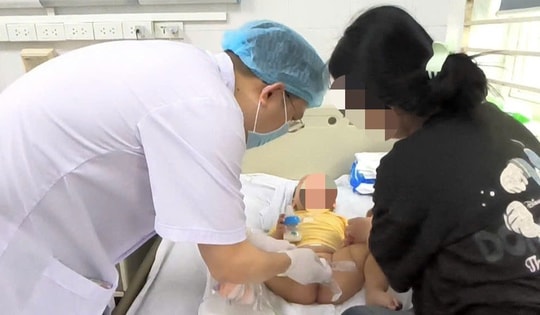 Bé trai 13 tháng phải cắt bỏ tinh hoàn từ dấu hiệu sưng bìu