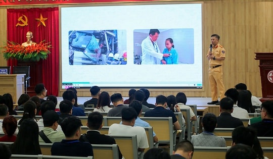 Chiếu video hậu quả tai nạn giao thông tại các điểm công cộng
